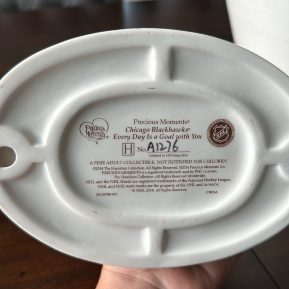 Precious Moments Chicago Blackhaws - Picture 4 of 4